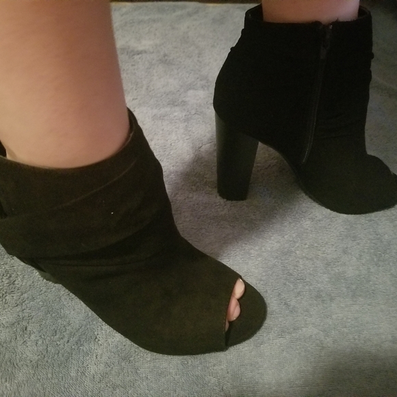 NWOT Black Booties - Picture 6 of 8